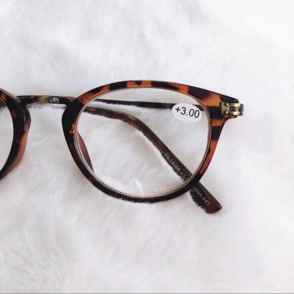 Ira Brown Printed Pattern Oval Reading Glasses - Picture 4 of 10